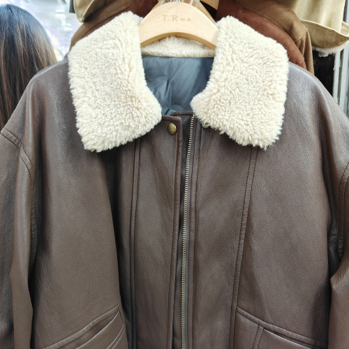 韓系復古羊羔毛翻領加棉加厚皮衣外套女冬寬松PU皮機車服夾克上衣 韓系復古羊羔毛翻領加棉加厚皮衣外套女冬寬松PU皮機車服夾克上衣