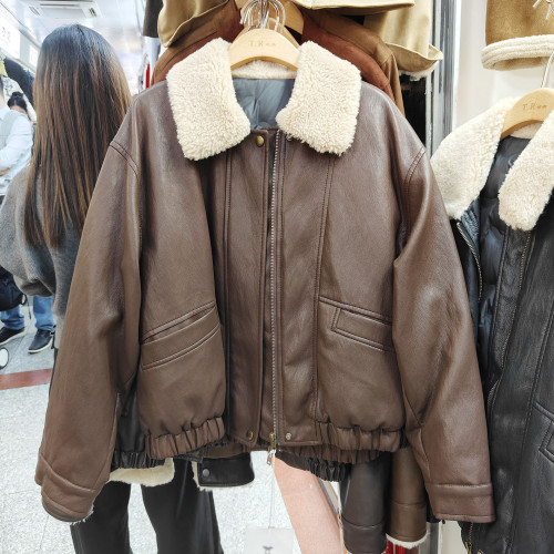 韓系復古羊羔毛翻領加棉加厚皮衣外套女冬寬松PU皮機車服夾克上衣 韓系復古羊羔毛翻領加棉加厚皮衣外套女冬寬松PU皮機車服夾克上衣