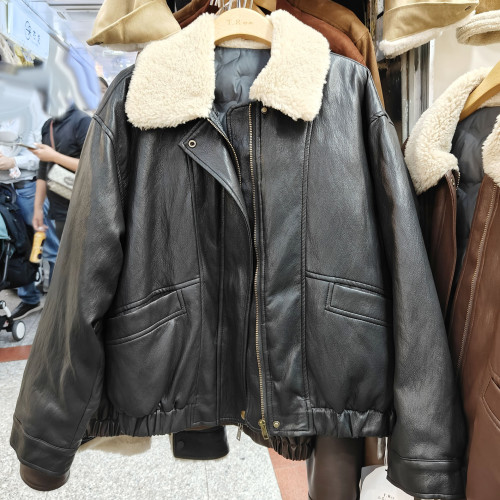 韓系復古羊羔毛翻領加棉加厚皮衣外套女冬寬松PU皮機車服夾克上衣 韓系復古羊羔毛翻領加棉加厚皮衣外套女冬寬松PU皮機車服夾克上衣