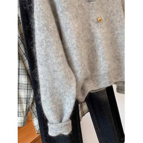 灰色V領浣熊絨針織毛衣女秋冬新款軟糯慵嬾風套頭寬鬆保暖上衣厚 灰色V領浣熊絨針織毛衣女秋冬新款軟糯慵嬾風套頭寬鬆保暖上衣厚