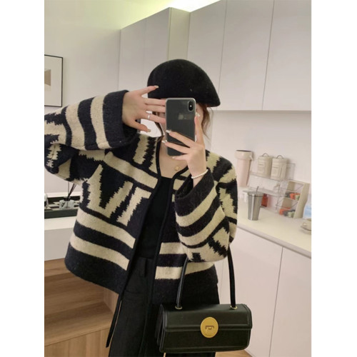 Mmao復古撞色毛呢外套女短款2025秋冬新款寬松針織毛衣開衫加厚