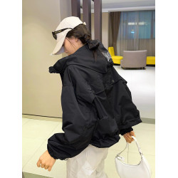 短款刺綉高級感沖鋒衣外套女春秋爆款連帽時髦夾克小個子寬松上衣