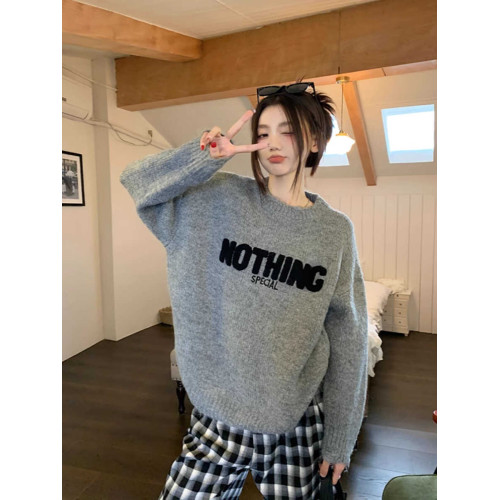 灰色字母刺綉圓領長袖針織衫女秋冬季寬鬆打底衫套頭上衣外穿毛衣