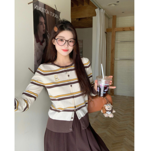 小吉家大碼女裝秋季新款條紋撞色小狗刺綉薄款針織衫韓系減齡上衣 小吉家大碼女裝秋季新款條紋撞色小狗刺綉薄款針織衫韓系減齡上衣