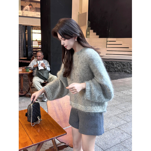 高級感灰色馬海毛釘珠套頭毛衣女秋冬寬松慵懶風外穿軟糯針織上衣 高級感灰色馬海毛釘珠套頭毛衣女秋冬寬松慵懶風外穿軟糯針織上衣