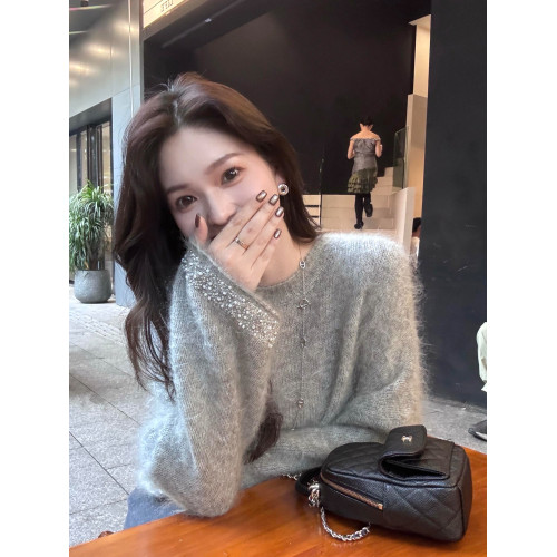 高級感灰色馬海毛釘珠套頭毛衣女秋冬寬松慵懶風外穿軟糯針織上衣 高級感灰色馬海毛釘珠套頭毛衣女秋冬寬松慵懶風外穿軟糯針織上衣