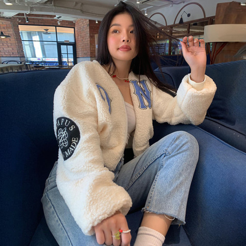學院風字母刺綉仿羊羔毛棒球服上衣秋冬新款辣妹寬松顯瘦短外套潮 學院風字母刺綉仿羊羔毛棒球服上衣秋冬新款辣妹寬松顯瘦短外套潮