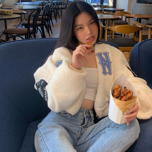 學院風字母刺綉仿羊羔毛棒球服上衣秋冬新款辣妹寬松顯瘦短外套潮 學院風字母刺綉仿羊羔毛棒球服上衣秋冬新款辣妹寬松顯瘦短外套潮
