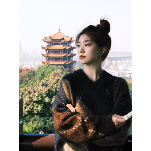 氣質復古慵懶風撞色菱格v領毛衣秋冬洋氣小衆休閒百搭軟糯針織衫