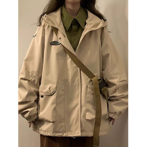 卡其色連帽沖鋒衣女秋季新款大碼300斤設計感大口袋顯瘦工裝外套 卡其色連帽沖鋒衣女秋季新款大碼300斤設計感大口袋顯瘦工裝外套