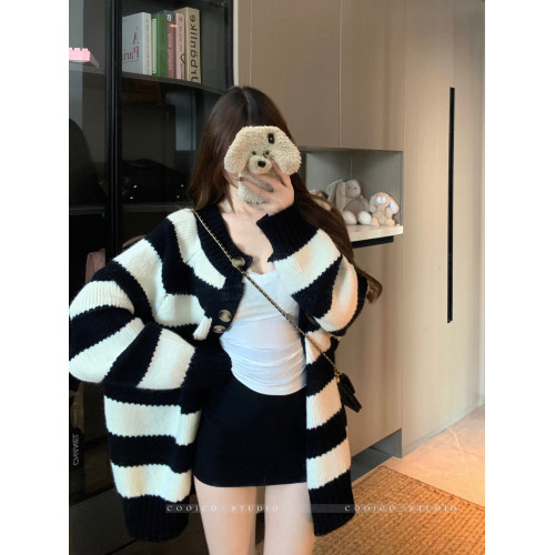 PPHOME黑白條紋V領毛衣女秋季寬松慵懶風休閒針織開衫設計感外套 PPHOME黑白條紋V領毛衣女秋季寬松慵懶風休閒針織開衫設計感外套