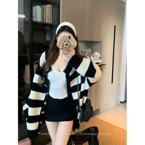 PPHOME黑白條紋V領毛衣女秋季寬松慵懶風休閒針織開衫設計感外套 PPHOME黑白條紋V領毛衣女秋季寬松慵懶風休閒針織開衫設計感外套