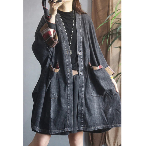 大碼200斤復古v領中長款口袋牛仔外套女秋季寬松型純色牛仔風衣潮 大碼200斤復古v領中長款口袋牛仔外套女秋季寬松型純色牛仔風衣潮