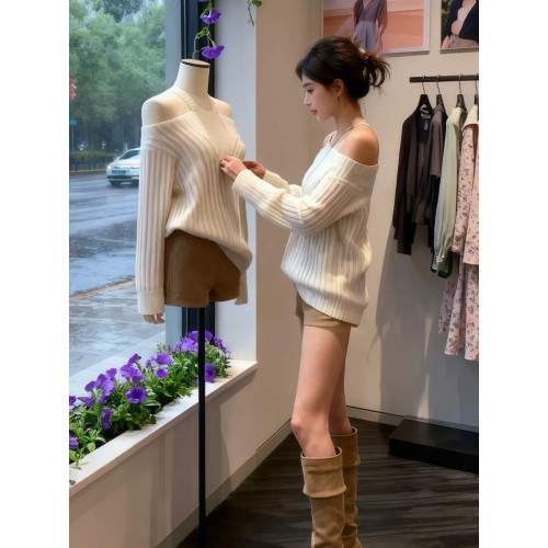 復古高級感黑色掛脖斜肩毛衣女秋冬純欲慵懶風一字肩露肩針織上衣 復古高級感黑色掛脖斜肩毛衣女秋冬純欲慵懶風一字肩露肩針織上衣