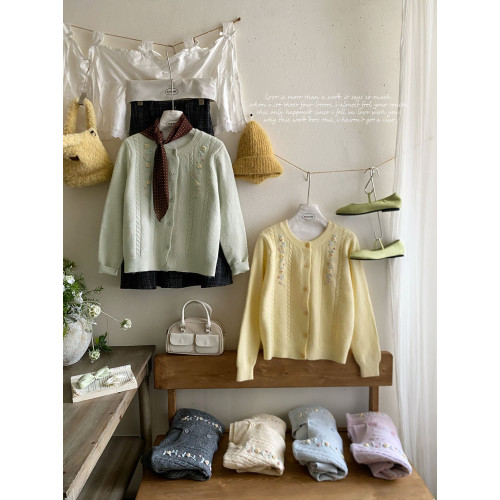 法式復古立體綉花圓領針織開衫女秋冬寬松溫柔風軟糯針織毛衣外套 法式復古立體綉花圓領針織開衫女秋冬寬松溫柔風軟糯針織毛衣外套