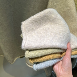 新款簡約卷邊圓領套頭毛衣女秋冬慵懶風寬松軟糯高級感針織上衣