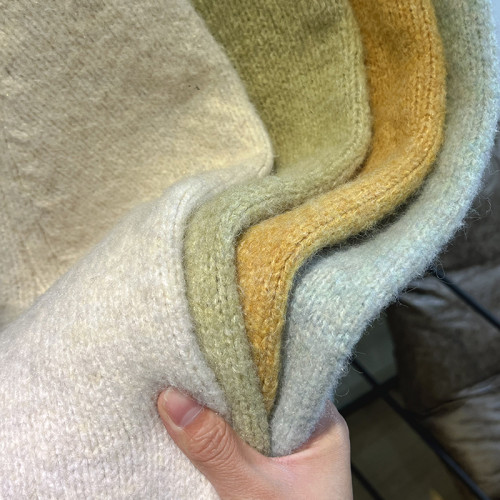 新款簡約卷邊圓領套頭毛衣女秋冬慵懶風寬松軟糯高級感針織上衣