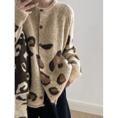 慵懶風豹紋開衫毛衣女含圍巾秋冬新款百搭保暖時尚百搭針織上衣 慵懶風豹紋開衫毛衣女含圍巾秋冬新款百搭保暖時尚百搭針織上衣