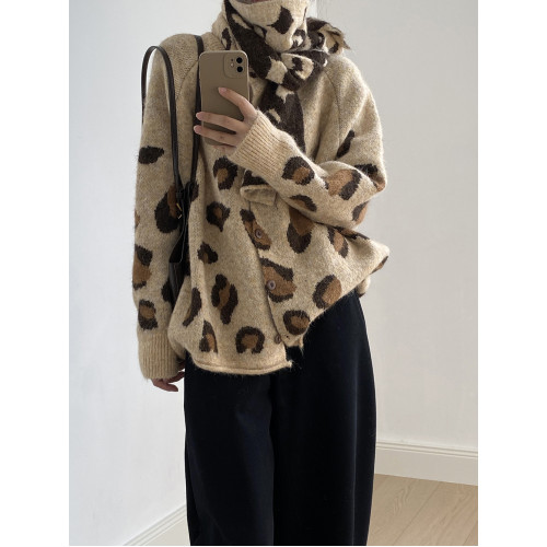 慵懶風豹紋開衫毛衣女含圍巾秋冬新款百搭保暖時尚百搭針織上衣 慵懶風豹紋開衫毛衣女含圍巾秋冬新款百搭保暖時尚百搭針織上衣