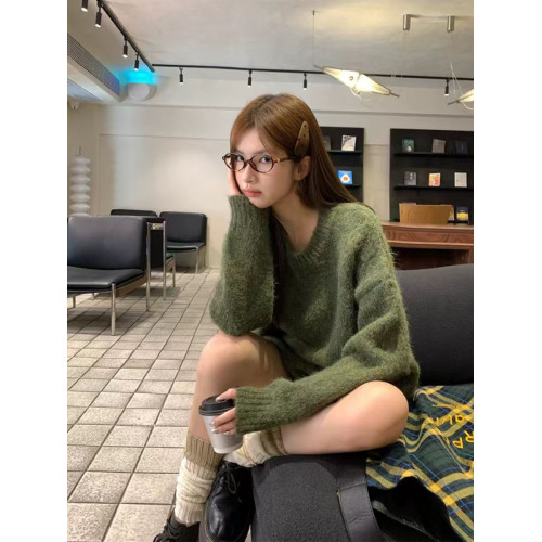 純色港風綠色毛衣女冬季2024新款慵懶風軟糯設計感針織衫套頭上衣