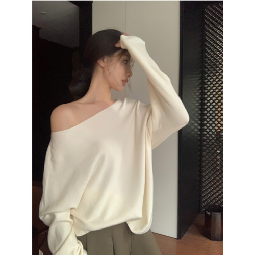 寬松慵懶高級感斜肩毛衣女秋冬款穿搭軟糯松弛感蝙蝠袖一字肩上衣