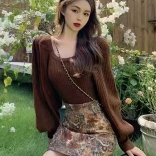 法式復古小資方領針織上衣女裝2024春秋新款燈籠袖別致毛衣打底衫