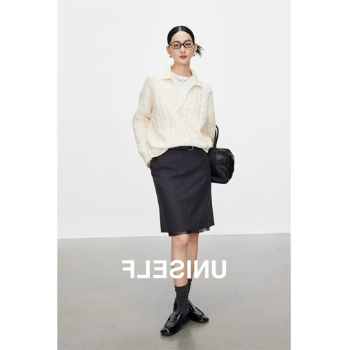 老錢風翻領咖色毛衣女曡穿上衣冬季設計感麻花低V領針織套頭內搭