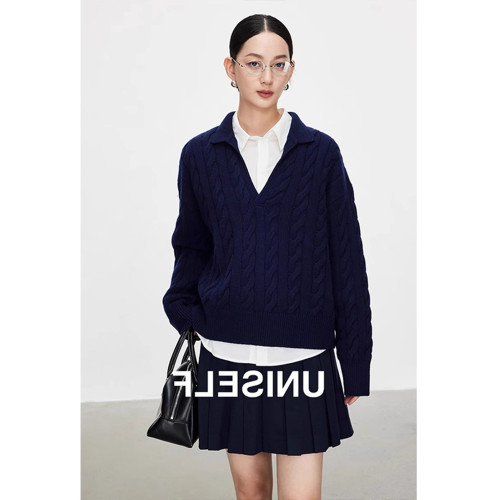 老錢風翻領咖色毛衣女曡穿上衣冬季設計感麻花低V領針織套頭內搭