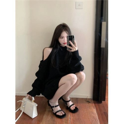 大碼慵嬾風黑色鏤空露肩套頭毛衣女春秋寬鬆中長款掛脖針織衫上衣