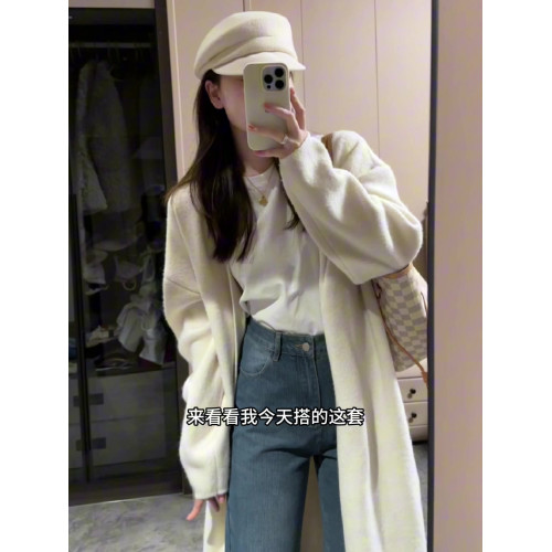 白色中長款浣熊絨毛衣外套女秋冬季加厚針織開衫外搭外穿羊絨大衣 白色中長款浣熊絨毛衣外套女秋冬季加厚針織開衫外搭外穿羊絨大衣