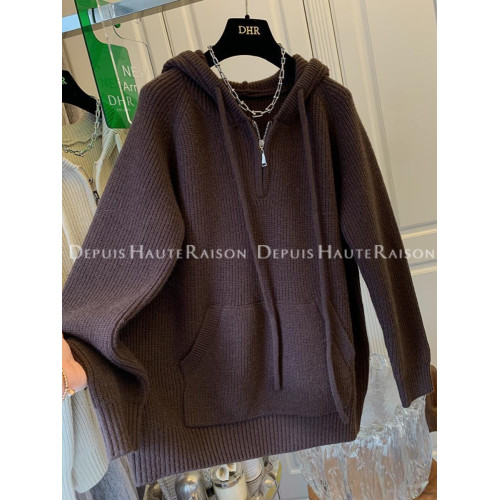 胖mm300斤大碼慵懶風連帽毛衣針織衫女秋冬寬松設計感半拉鍊上衣 胖mm300斤大碼慵懶風連帽毛衣針織衫女秋冬寬松設計感半拉鍊上衣