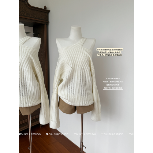 玖月伍 巨好看掛脖斜肩設計感寬松毛衣慵懶感外穿坑條針織衫上衣