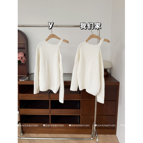 玖月伍 巨好看掛脖斜肩設計感寬松毛衣慵懶感外穿坑條針織衫上衣
