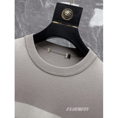 H餘單剪標拼色刺綉花胸標柔軟條紋長袖圓領毛衣毛衫針織衫春秋男