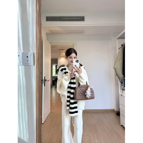 韓系撞色披肩白色毛衣女秋冬2025新款寬松慵懶松弛感穿搭針織上衣