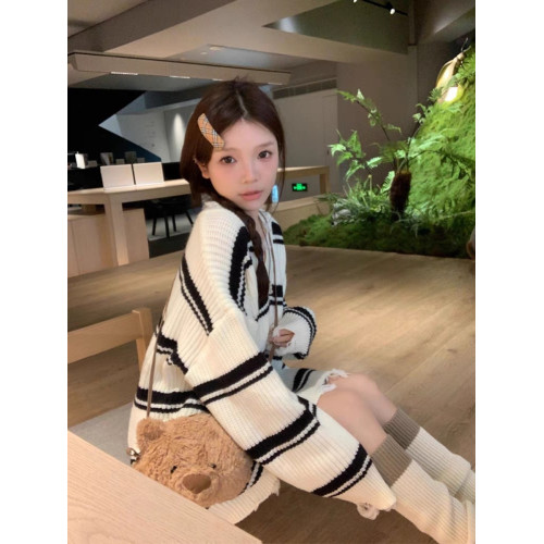 軟糯慵懶風條紋破洞v領毛衣女秋冬寬松針織衫日系復古中長款上衣 軟糯慵懶風條紋破洞v領毛衣女秋冬寬松針織衫日系復古中長款上衣