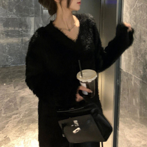 軟糯馬海毛黑色毛衣女秋冬高級感超好看V領寬松內搭打底上衣加厚 軟糯馬海毛黑色毛衣女秋冬高級感超好看V領寬松內搭打底上衣加厚