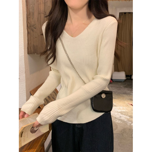 法式V領簡約修身打底上衣女秋冬坑條顯瘦內搭高級感軟糯針織毛衣