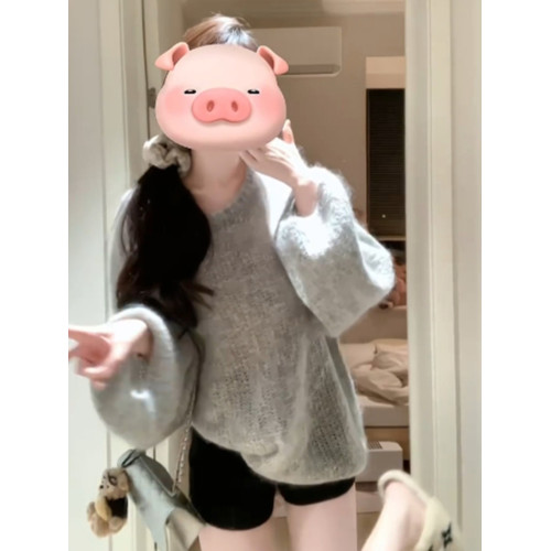 灰色圓領套頭軟糯馬海毛毛衣女秋冬加厚慵懶風寬松露肩針織衫上衣 灰色圓領套頭軟糯馬海毛毛衣女秋冬加厚慵懶風寬松露肩針織衫上衣