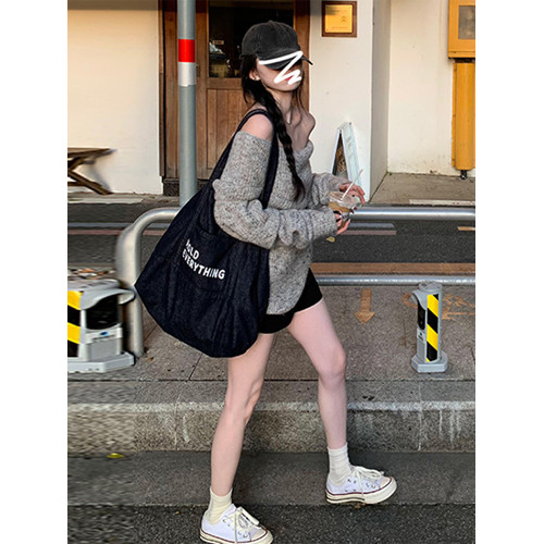 一字肩灰色純欲毛衣女秋冬季2025新款設計感慵懶風高級感露肩上衣