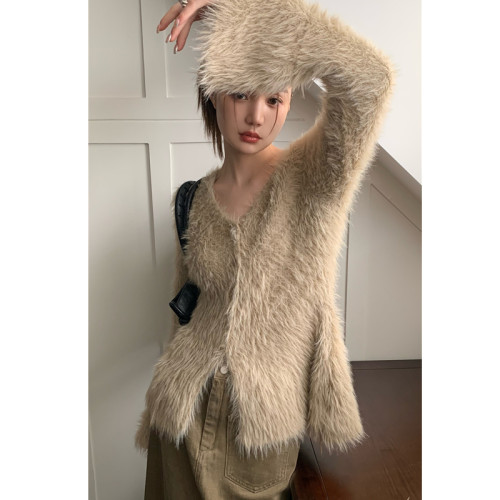 甜辣羽穗~奶咖色春裝設計感V領紐釦仿貂毛長袖毛衣外套女羊絨上衣 甜辣羽穗~奶咖色春裝設計感V領紐釦仿貂毛長袖毛衣外套女羊絨上衣