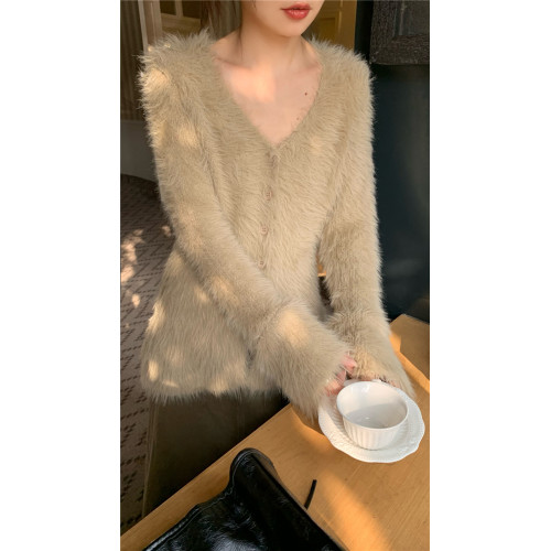 甜辣羽穗~奶咖色春裝設計感V領紐釦仿貂毛長袖毛衣外套女羊絨上衣 甜辣羽穗~奶咖色春裝設計感V領紐釦仿貂毛長袖毛衣外套女羊絨上衣