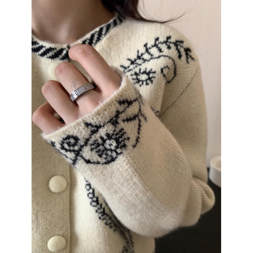 2025簡約復古圓領單排釦寬松腰果花提花短款時尚百搭長袖毛衣女