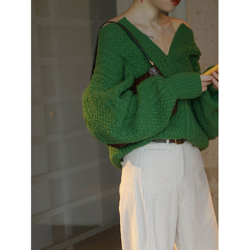 復古V領綠色毛衣女秋冬季加厚寬松設計感小衆一字肩露肩針織上衣 復古V領綠色毛衣女秋冬季加厚寬松設計感小衆一字肩露肩針織上衣