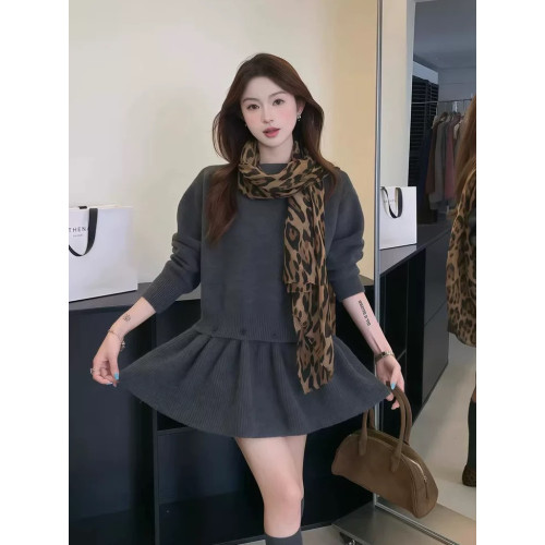 2025秋冬新款韓版時尚軟糯氣質設計感圓領針織毛衣連衣裙兩件套女 2025秋冬新款韓版時尚軟糯氣質設計感圓領針織毛衣連衣裙兩件套女