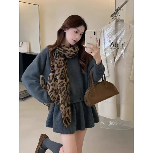 2025秋冬新款韓版時尚軟糯氣質設計感圓領針織毛衣連衣裙兩件套女 2025秋冬新款韓版時尚軟糯氣質設計感圓領針織毛衣連衣裙兩件套女