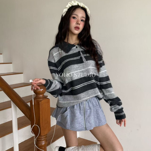 韓國東大門2025秋冬女翻領半系釦條紋針織衫寬松毛衣上衣 韓國東大門2025秋冬女翻領半系釦條紋針織衫寬松毛衣上衣