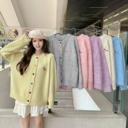 胖mm大碼百搭多巴胺毛衣外套女秋季卡通刺綉設計感甜美風開衫上衣