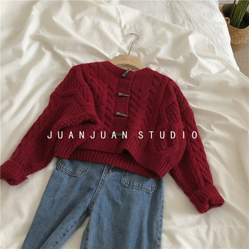 復古短款麻花毛衣開衫女厚2023秋冬新年酒紅寬松牛角釦針織衫外套