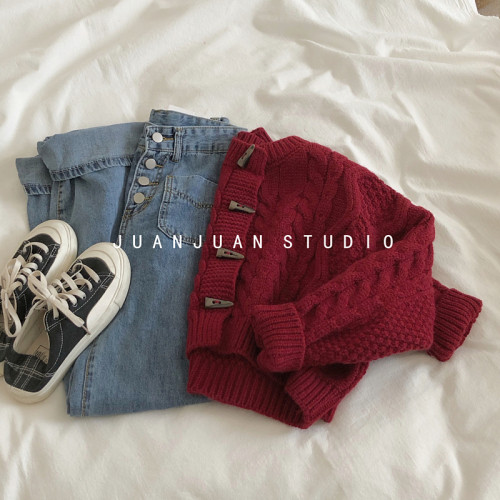 復古短款麻花毛衣開衫女厚2023秋冬新年酒紅寬松牛角釦針織衫外套